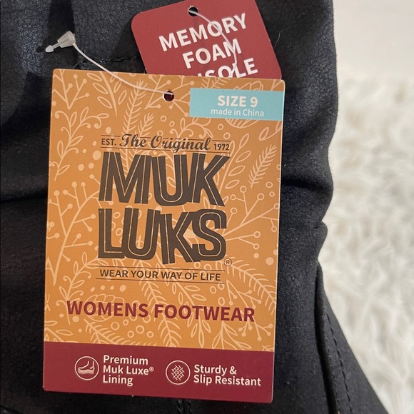 MUK LUKS Women's Riser Pop Boots Black Faux Fur Lining Memory Foam Insole 9 NEW - Picture 15 of 16